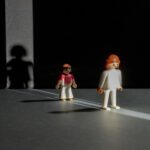Η αντιμετώπιση της σκιάς απαιτεί θάρρος, ειλικρίνεια και αυτοσυμπόνια. Μπορεί να είναι μια δύσκολη και συχνά επώδυνη διαδικασία, αλλά τα οφέλη της είναι ανεκτίμητα.